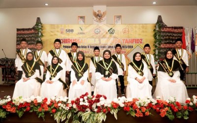 Wisuda Angkatan II MIS Insan Robbani Berlangsung Haru dan Penuh Khidmat